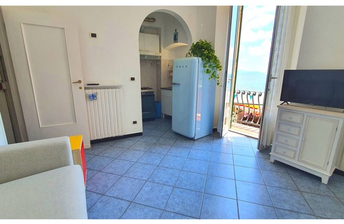 Rapallo Apartment | Casa Pomaro: Ocean View Retreat with Pool & Breakfast