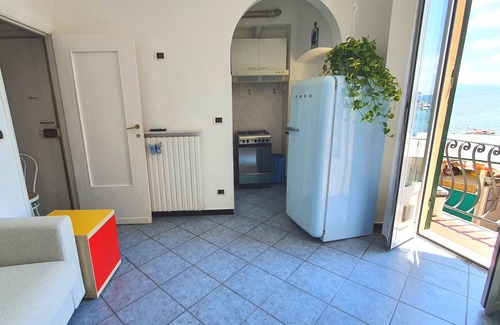 Rapallo Apartment | Casa Pomaro: Ocean View Retreat with Pool & Breakfast