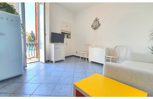 Rapallo Apartment | Casa Pomaro: Ocean View Retreat with Pool & Breakfast