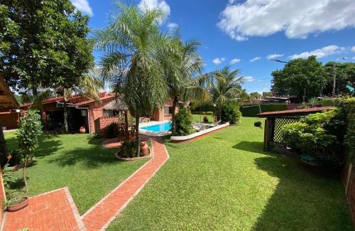 Santa Cruz House | Pet-Friendly Getaway with Pool and Kitchen at Casa por Temporadas