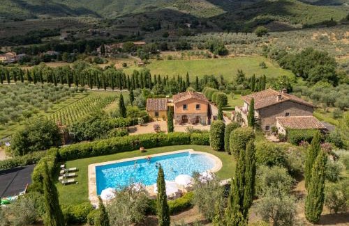 Pieve di Chio Bed & Breakfast | Casa Portagioia: Scenic Oceanfront Escape with Pool Access