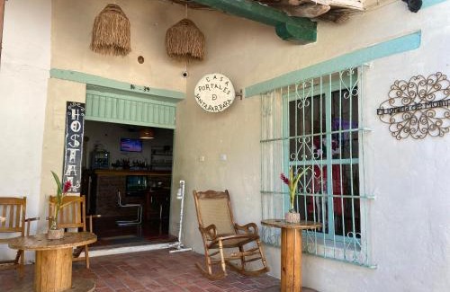 Santa Cruz de Mompox House | Cozy Casa Portales de Santa Bárbara with Breakfast Included