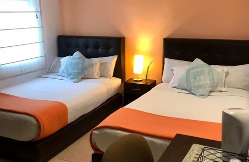 La Gran Via Bed & Breakfast | Budget-Friendly Casa Prada with Spa and Family Amenities