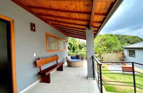 Veloso House | Family-Friendly Casa Praia do Veloso with Pet Amenities