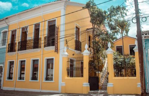 Cachoeira House | Family-Friendly Casa Pretahub with Kitchen Amenities