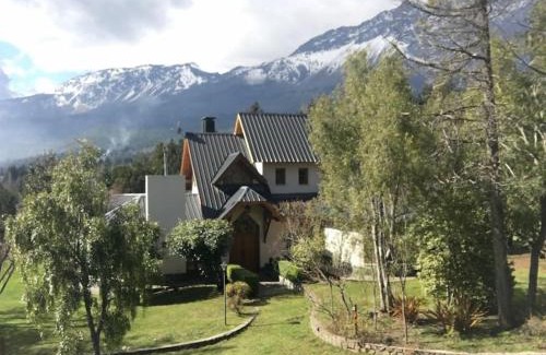 Lago Puelo House | Peaceful Nature Retreat with Pool and Child-Friendly Amenities