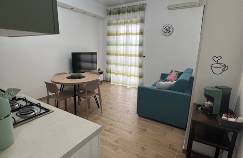 Grottasanta Apartment | Casa Profumo di Mare: Inviting Apartment with Sea Views