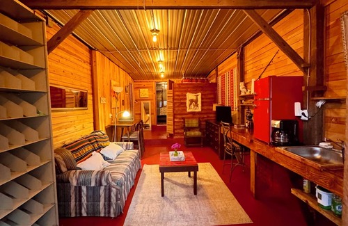 Edgar Apartment | Pet-Friendly Retreat: Casa Puka Studio with Pool & Spa