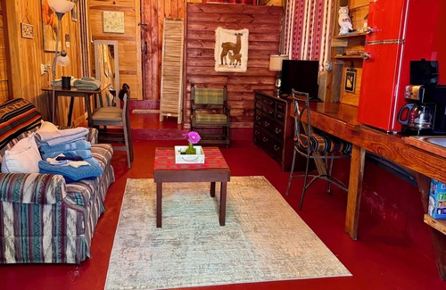 Edgar Apartment | Pet-Friendly Retreat: Casa Puka Studio with Pool & Spa