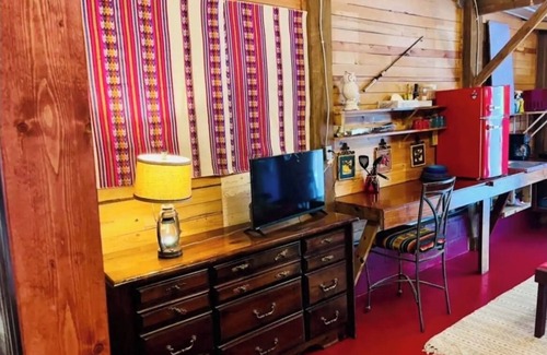 Edgar Apartment | Pet-Friendly Retreat: Casa Puka Studio with Pool & Spa