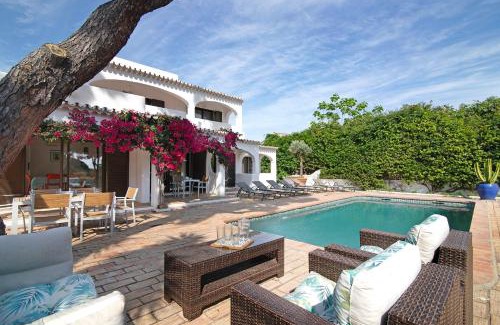 Vale do Garrao Villa | Relax at Casa Quarenta Garrão: A 4-Star Family Retreat