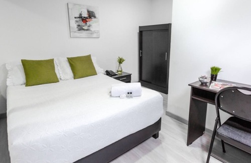 Quinta Paredes Hotel | Budget-Friendly Casa Quinta Embajada with Spa & Breakfast