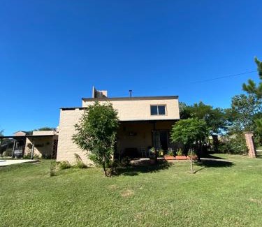 Arroyo Leyes Apartment | Family-Friendly Casa Quinta in Arroyo Leyes with Pool