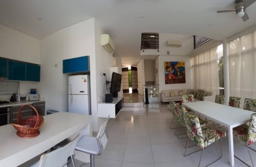 Girardot House | Private Casa Quinta with Pool & Spa in Lagos del Peñón