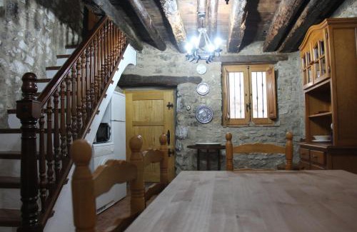 Vilafranca Ski Chalet | Highly Rated Casa Rústica with Mountain Views in Villafranca