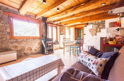 Arseguel Ski Chalet | Experience Comfort at Casa rústica la Borda de la Munda