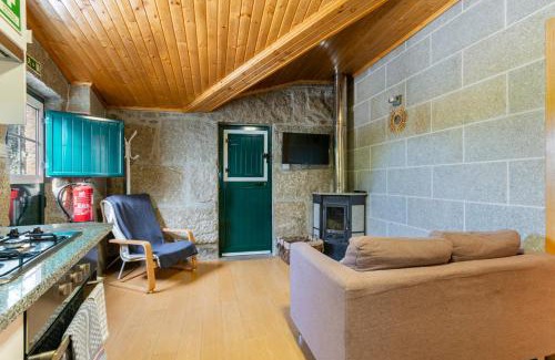 Seia House | Cozy Casa Rústica T2 with Kitchen & Fireplace in Seia