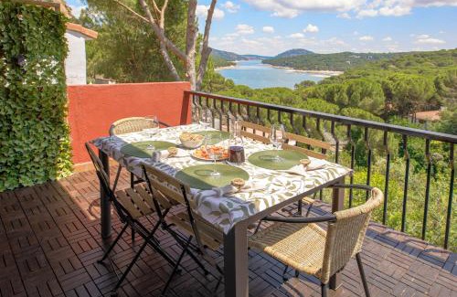 San Martin de Valdeiglesias House | Pet-Friendly Casa Rural La Goleta: Guest Rated 9.4/10