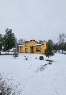 Lago Puelo Apartment | Casa Radal: Guest Rated 9.8 with Breakfast & Family Comfort