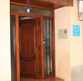 Alcaniz House | Family-Friendly Casa Ramon y Cajal Alcañiz with Breakfast