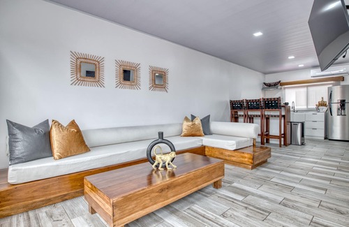 Santa Lucia House | Cozy Casa Razas III - Ideal Suite Retreat for Four Guests