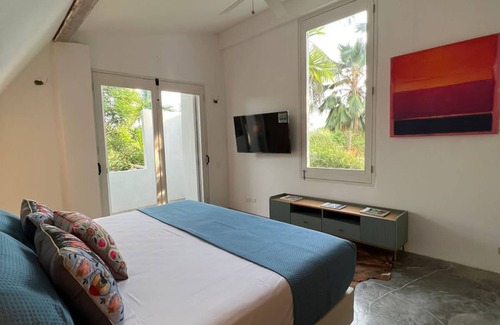 El Cabrero Hotel | Inviting Casa Real del Cabrero by SOHO: Pool & Spa Await