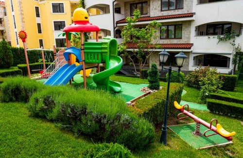 Yurta Apartment | Beachfront Casa Real II Apartments with Pool & Hot Tub