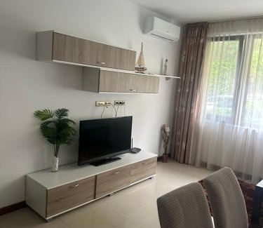 Yurta Apartment | Beachfront Casa Real II Apartments with Pool & Hot Tub