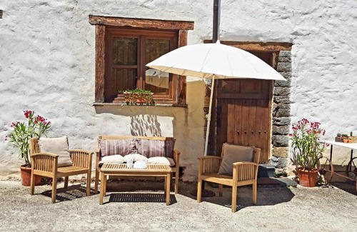 Allande Apartment | Cozy Casa Rectoral de Samartín: Child-Friendly Retreat