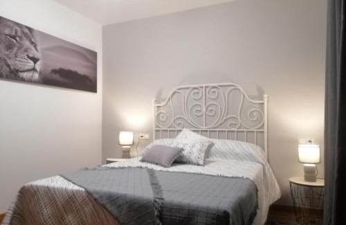 Villestro House | Pet-Friendly Casa Reibon: 4-Star Escape with Pool & Hot Tub