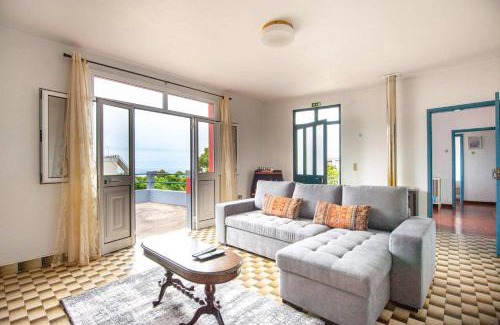 Arco de Sao Jorge House | Pet-Friendly Casa Reizinho with Oceanfront Views