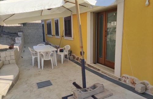 Pozzallo Apartment | Casa Relax: Family-Friendly Retreat with Private Parking