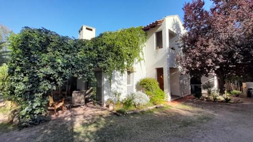 Chacras de Coria House | Experience Casa Relax Liniers: Family-Friendly Escape