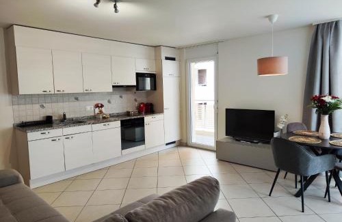 Locarno Apartment | Discover Casa Renoir - Steps from Zee, Rated 10/10!