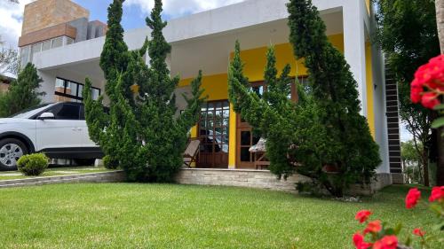 Bananeiras House | Inviting Casa Retrô Chique Bananeiras - 4-Star Family Retreat