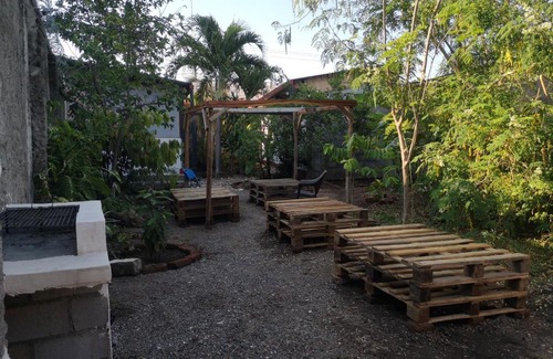 Granada House | Budget-Friendly Stay at Casa Rey Garrobo with Kitchen Access