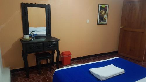 Del Cerrillo House | Eco-Friendly Casa Rincón: Family-Ready with Breakfast Included