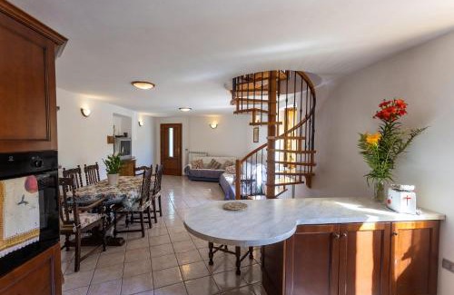 Vesio Apartment | Pet-Friendly Casa Rita at Lake Garda with Ocean Views