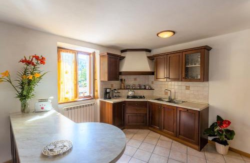 Vesio Apartment | Pet-Friendly Casa Rita at Lake Garda with Ocean Views