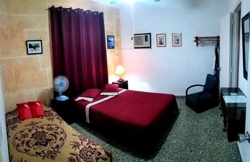 Centro Havana House | Discover Casa Rita: Relaxing Spa and Family-Friendly Stay