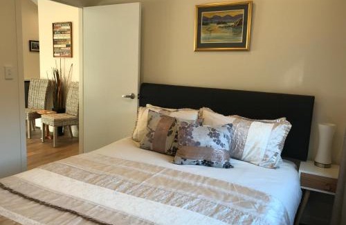 Porirua House | Experience Comfort at Casa Riveria - Your Ideal Getaway