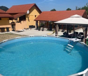 Tomsani House | Pet-Friendly Casa Roșca: Guest Rated 10/10 for Families