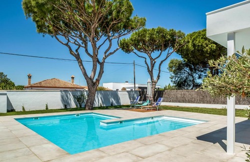 Conil de la Frontera House | Welcome to Casa Robert: Family-Friendly Getaway with Pool