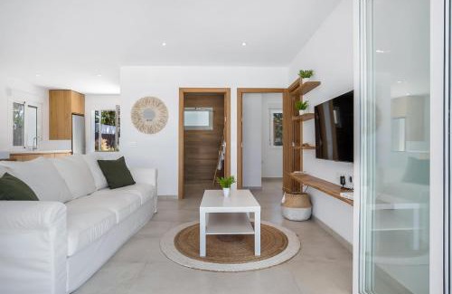 Conil de la Frontera House | Welcome to Casa Robert: Family-Friendly Getaway with Pool