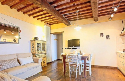 Pieve Fosciana House | Casa Robia A: Cozy Apartment with Free Wi-Fi in Garfagnana