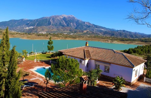 Vinuela Apartment | Discover Casa Rocío&Paloma: Oceanfront Bliss Awaits