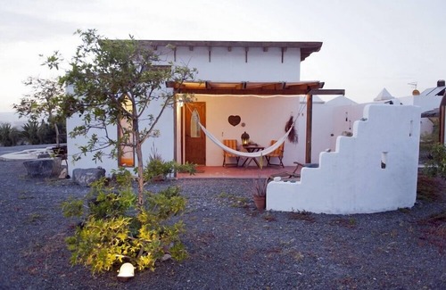 Tuineje House | Pet-Friendly Casa Romántica Fuego: Oceanfront Retreat
