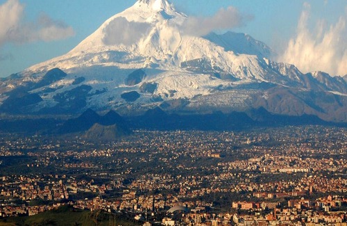 Nicolosi Apartment | Casa Romeo - nice apartment at the foot of Etna a few km from the ski slopes.