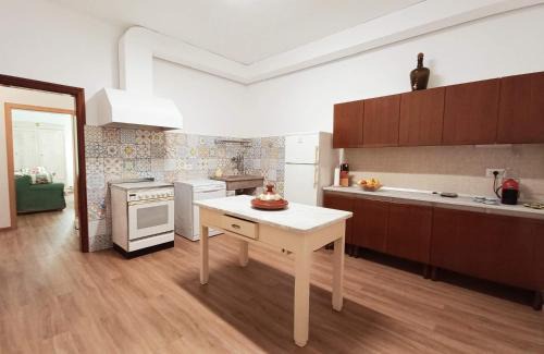 Sant'Elpidio a Mare Apartment | Ideal Casa Rooms & Tabacchi for Group Getaways
