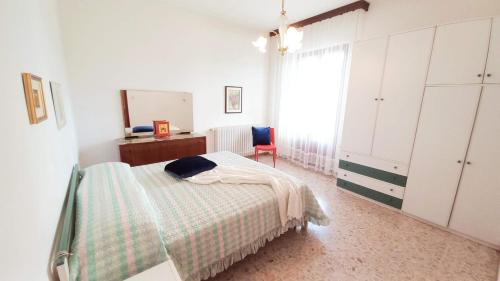 Sant'Elpidio a Mare Apartment | Ideal Casa Rooms & Tabacchi for Group Getaways
